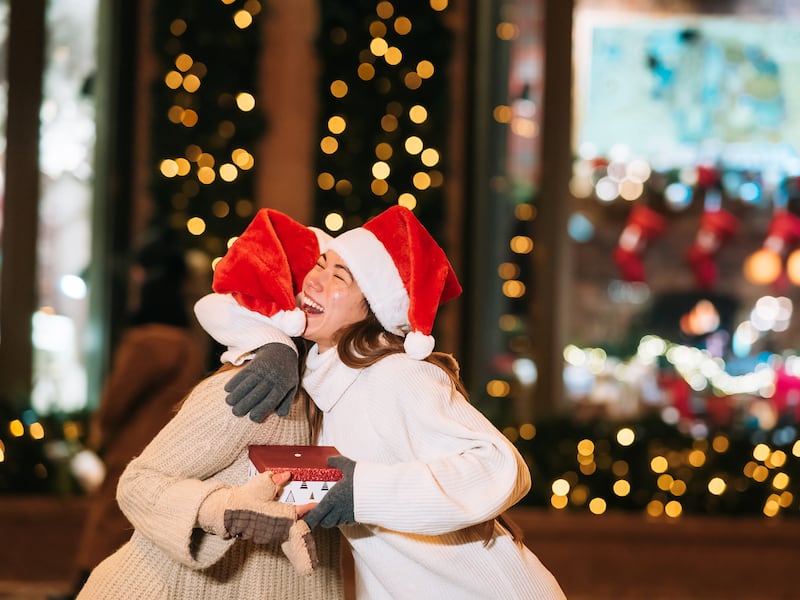 ¿Adiós luces en el árbol? Esta es la nueva iluminación que triunfará esta Navidad 2025 y ya es furor
