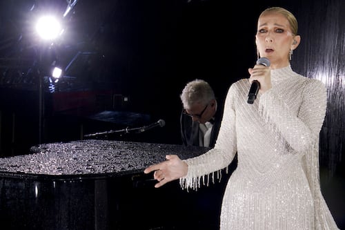 Celine Dion y una conmovedora serenata desde la Torre Eiffel: así fue el brillante cierre de la Ceremonia de Apertura