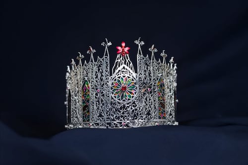 Ya está lista la corona para la nueva Reina San Francisco de Quito y es una joya que lleva el espíritu de la ciudad