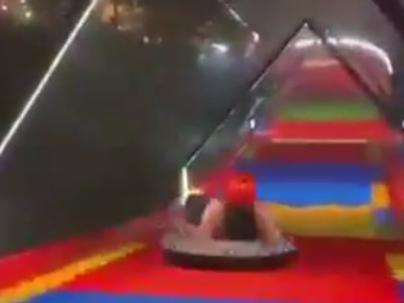 Tragedia en tobogán: mujer falleció tras golpearse durante la caída