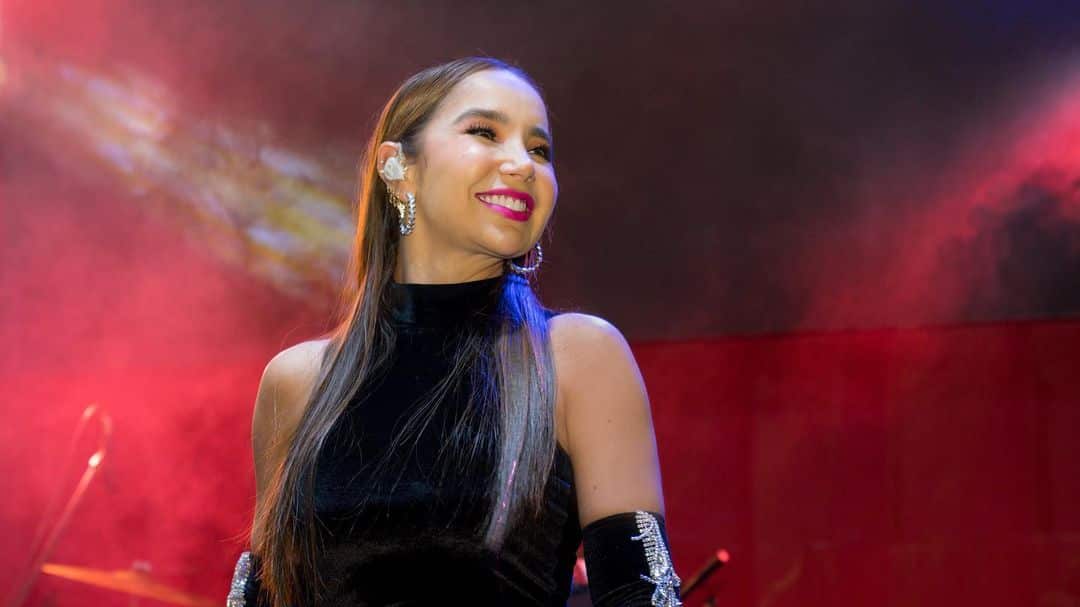 El sensual video de Paola Jara y su hermana