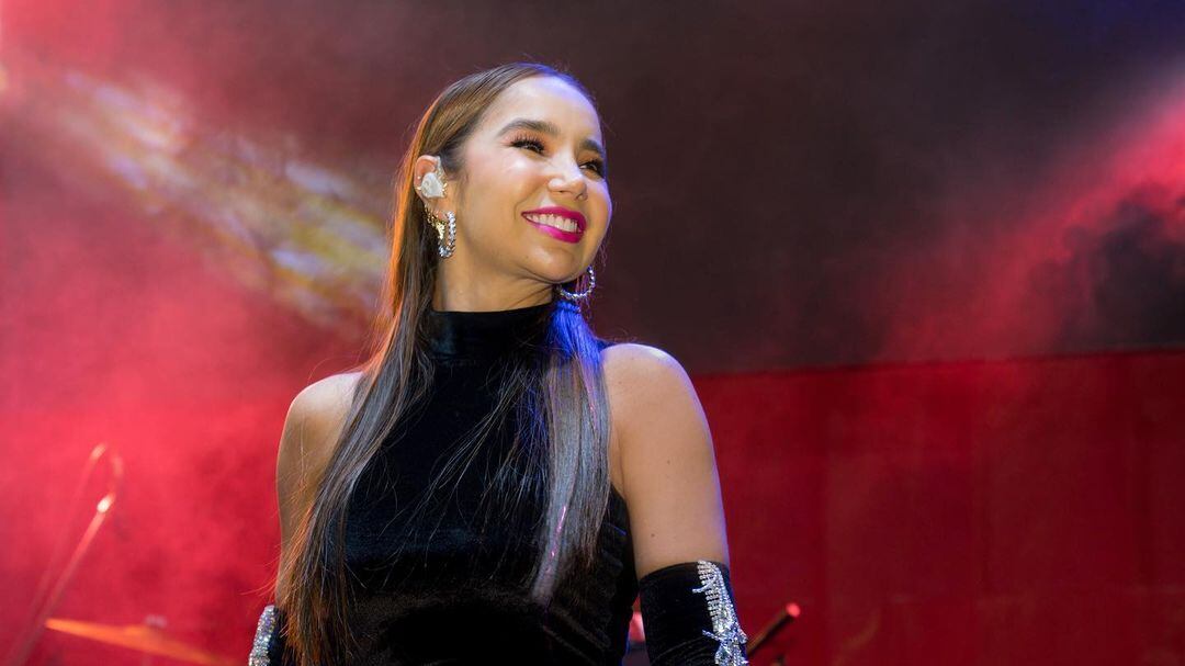 El sensual video de Paola Jara y su hermana