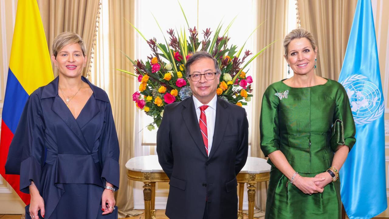 Verónica Alcocer al lado de la reina Máxima de los Países Bajos