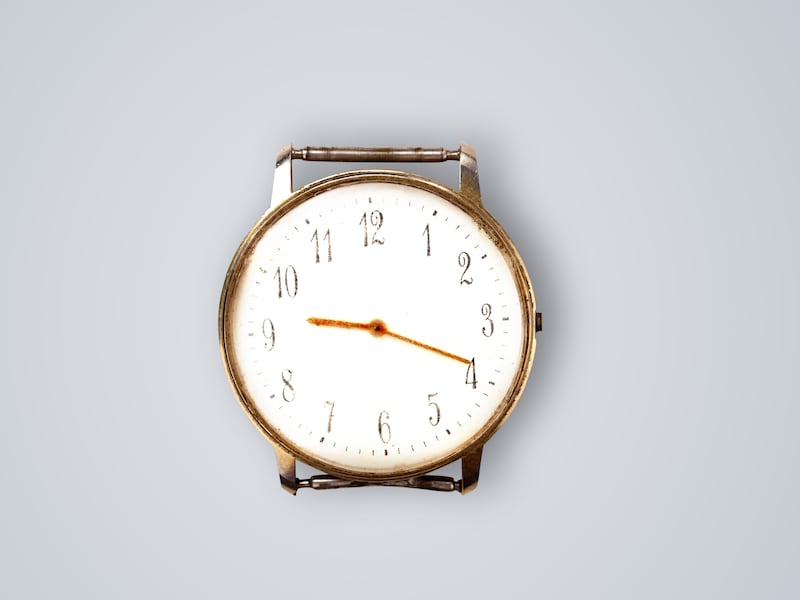 El 25% de los estudiantes ya no lee la hora analógica: Reino Unido lidera la transición al reloj digital en las aulas