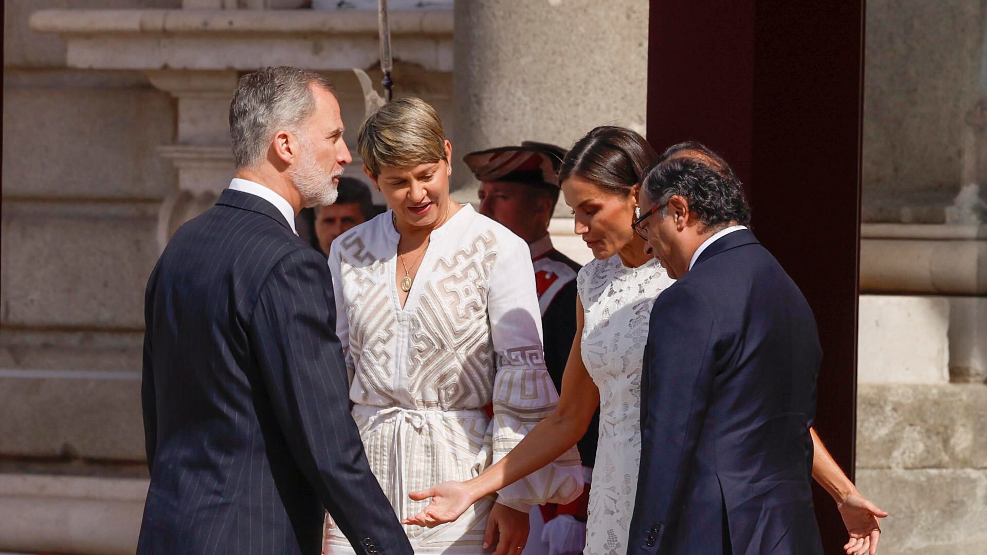 Gustavo Petro llevó regalos a los reyes de España, esto podría costar la joya