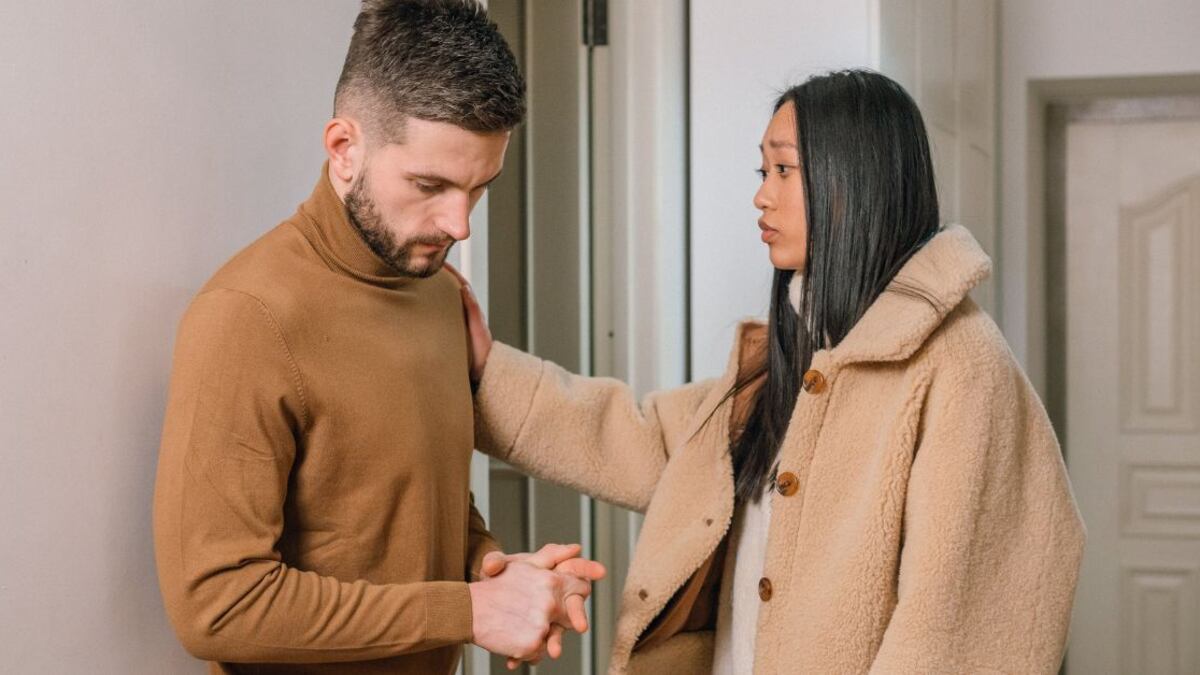 Hay muchas maneras en las que los hombres demuestran que han perdido el interés en una mujer y su relación