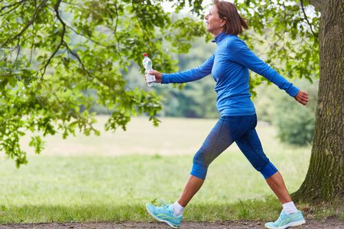 Sugerencias para quitar el olor a sudor de su ropa deportiva