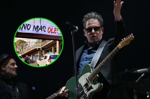“No más olé”: a Andrés Calamaro lo recibieron en Bogotá con mensaje antitaurino y el cantante no lo pasó por alto