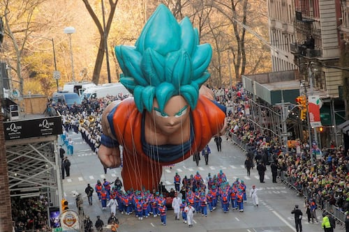 El gigantesco Goku Super Saiyajin Blue se apoderó del tradicional desfile de Acción de Gracias