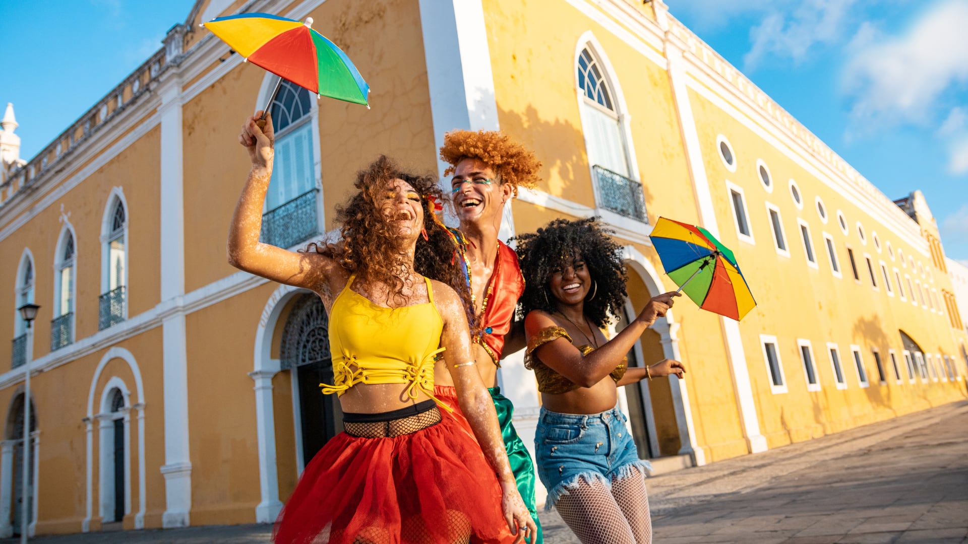 ¿Zapatos brasileños? La tendencia de calzado que trae el “verano” a tu look