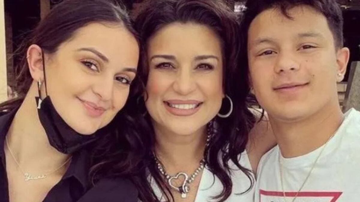 Karina apoya a su hijo Xander en sus decisiones