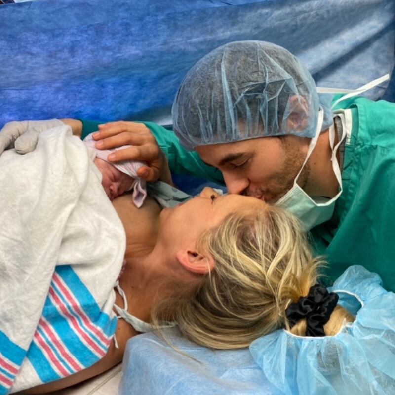 La tercera hija de Enrique Iglesias y Anna Kournikova nació poco antes de la pandemia de coronavirus
