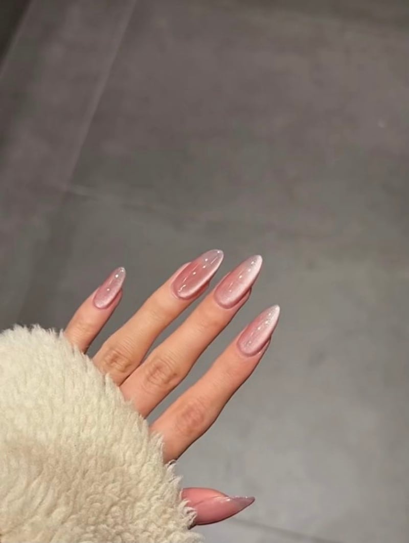 Uñas color cuarzo rosa