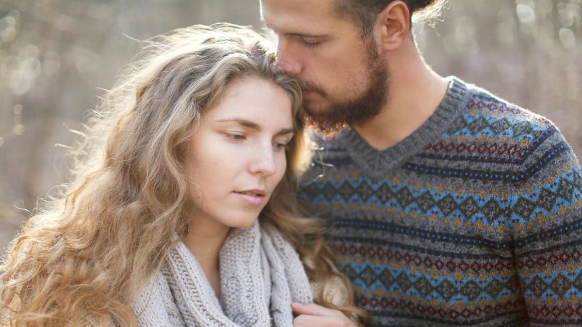 Hay varias razones por las que un hombre miente al decir "te amo"