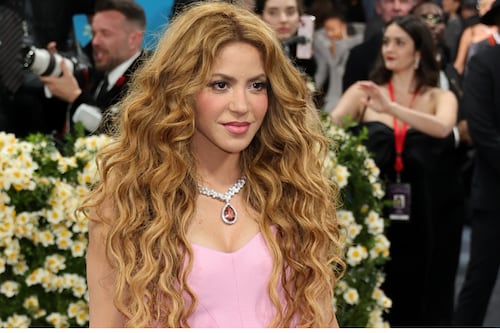 “Su momento más humilde”: filtran video del ‘incómodo’ viaje de Shakira hacia la MET Gala 2025
