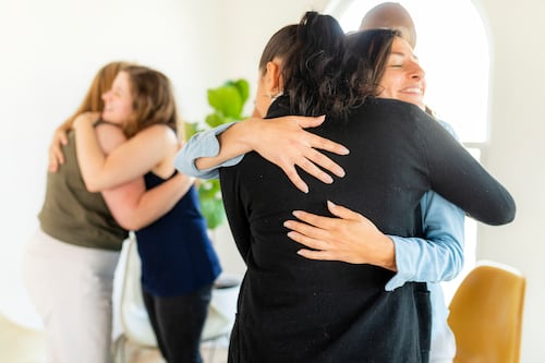 Día del Abrazo: un gesto simple que puede cambiar tu día y tu bienestar emocional