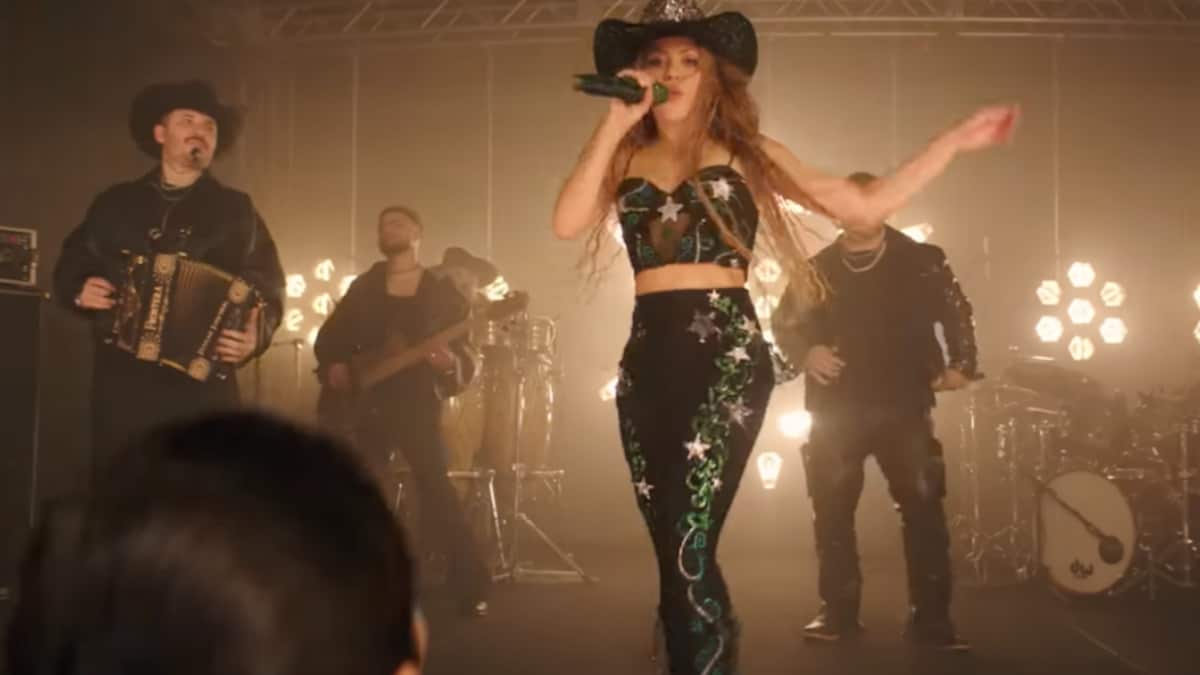 Shakira rindió tributo a México en su reciente colaboración con Grupo Frontera.