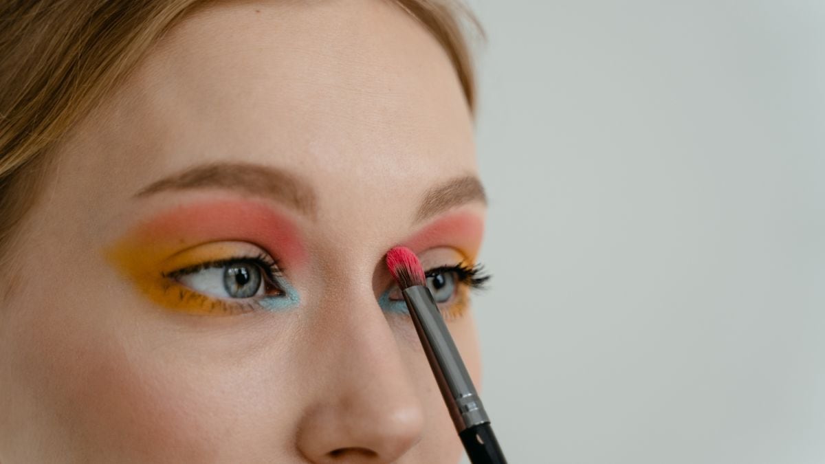 Las sombras adhesivas reducen y el tiempo para maquillarte