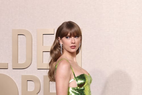 Golden Globes 2024: Taylor Swift desfila por la red carpet
