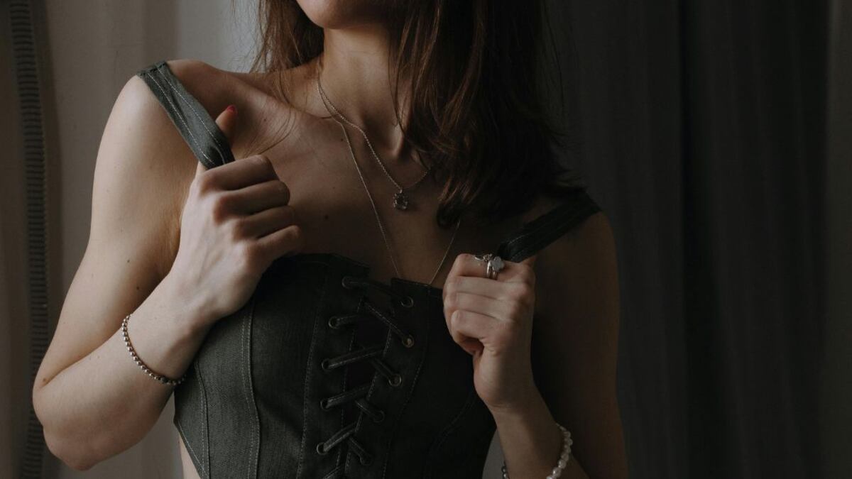 Los corsés transparentes son tendencia de moda desde hace varios años