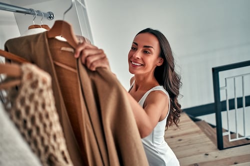 Tu clóset, tu brújula: cómo dejar de vestirte por rutina y empezar a proyectar tu ADN