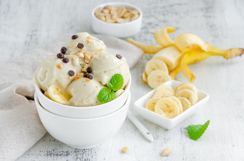 Helado cremoso de kéfir y banano