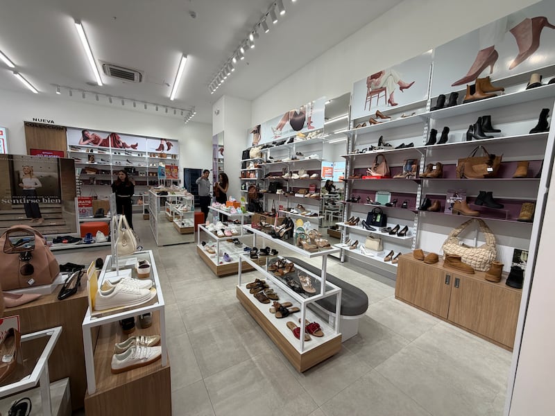 Apertura de Payless en el Portal Shopping