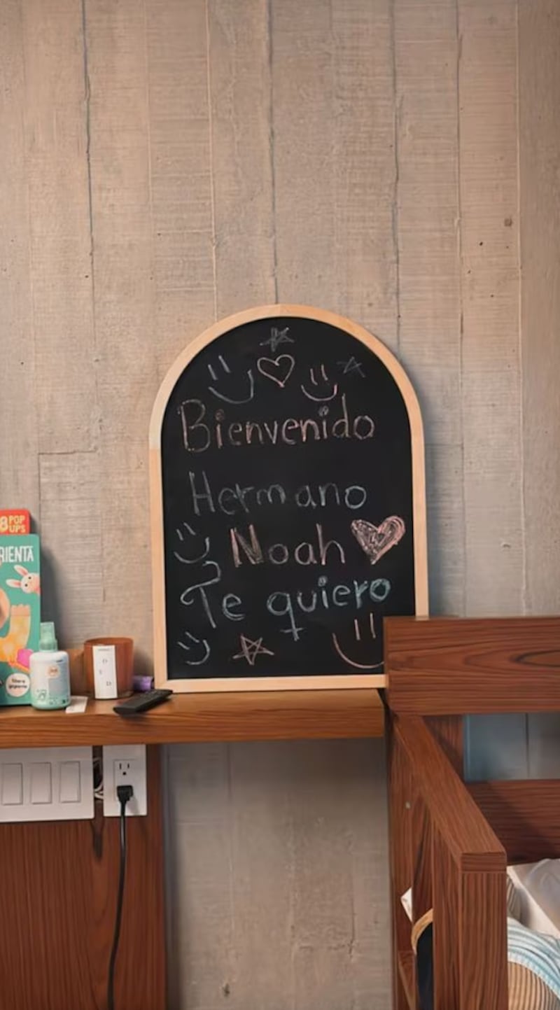 Yuridia le da la bienvenida a su tercer hijo