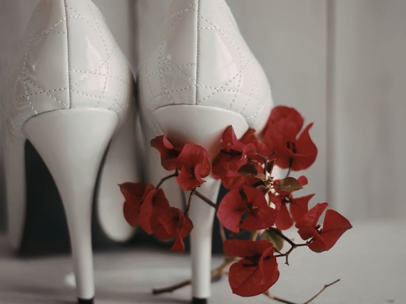 ¿Adiós tenis? Los zapatos color blanco los sustituyen: este es el modelo que será furor en 2026