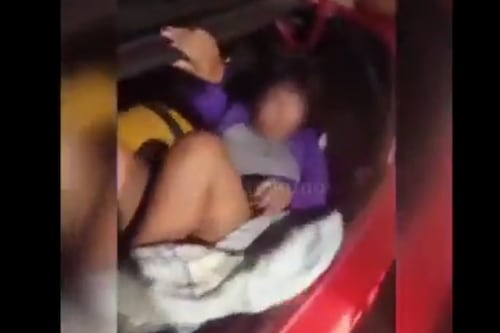 Mujer se metió en el maletero del taxi de su esposo para espiarlo y terminó descubierta por la Policía