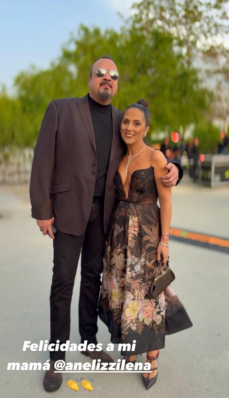 Pepe Aguilar y su esposa Anelíz Álvarez.