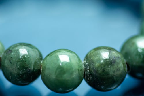 Los brazaletes de jade serán tendencia este año: este es el profundo significado que esconden