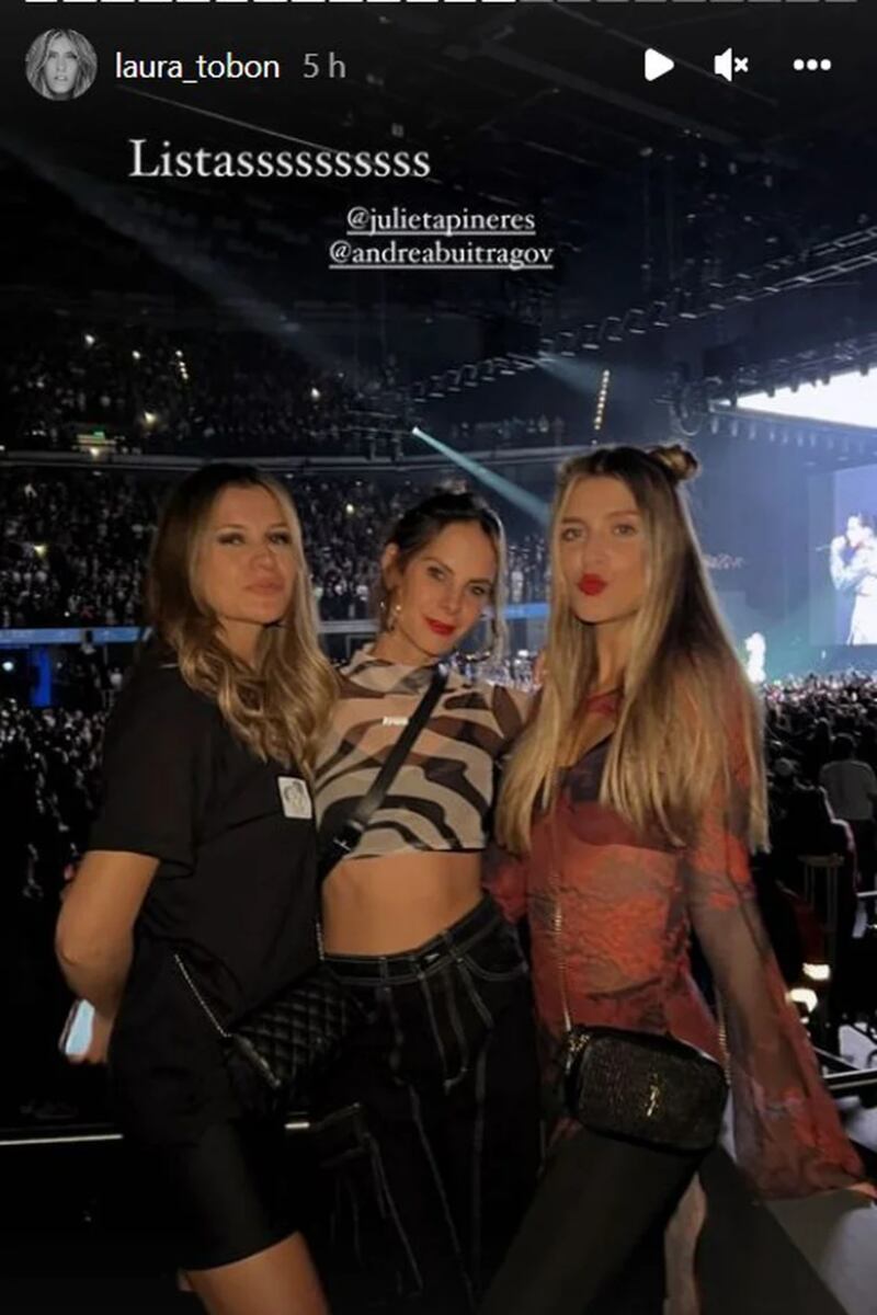 Laura Tobón y sus amigas en el concierto de Rosalía