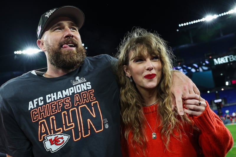 ¿Taylor Swift se casó con Travis Kelce?