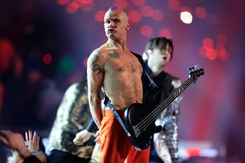 La característica de los chilenos que sorprendió a Flea de Red Hot Chili Peppers: “¡Gente besándose por todos lados”