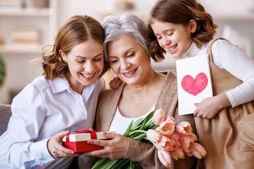 El tipo de regalo que debes brindar este próximo Día de la Madre según su signo del zodíaco