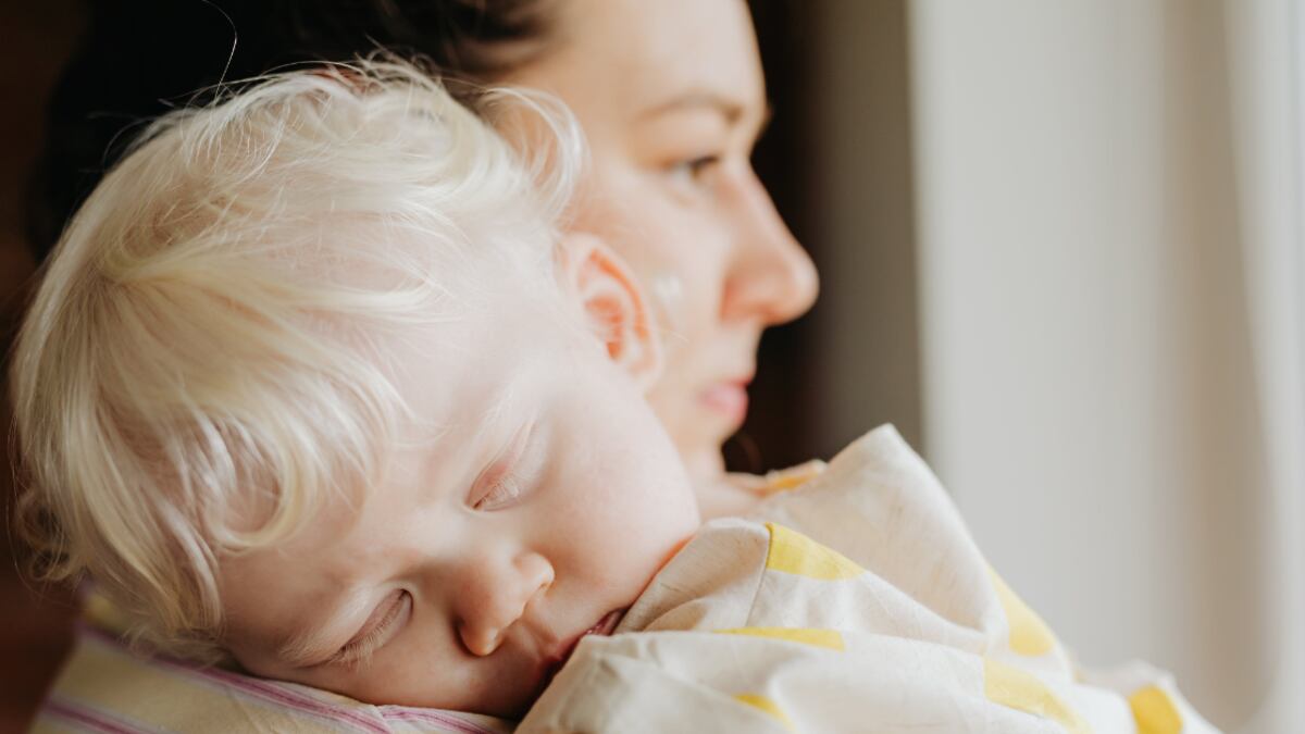 Lograr que los niños pequeños duerman bien, corrido y solos es una de las preocupaciones más frecuentes de los papás