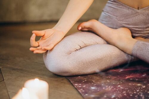 “El cuerpo debe estar cómodo para que la mente lo esté”: Haddy Argüello nos enseña a meditar