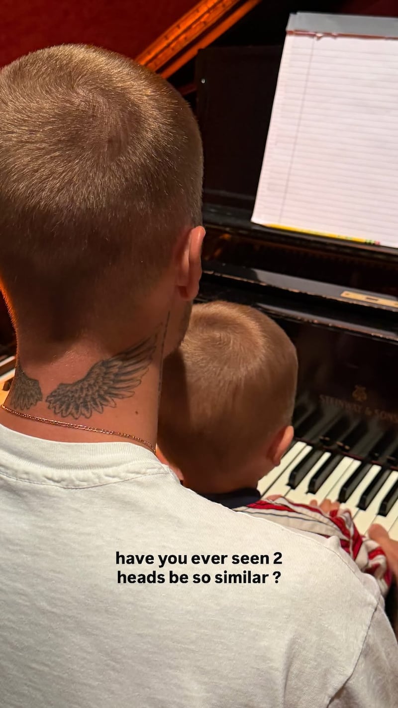 Hailey Bieber comparte fotografías de Justin junto a su hijo