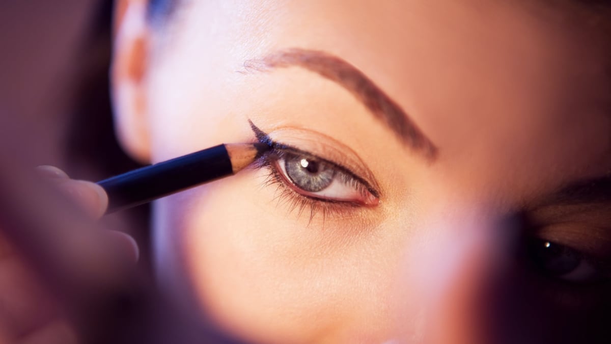 El puppy eyeliner se viralizó en TikTok por su efecto rejuvenecedor y por agrandar la mirada.