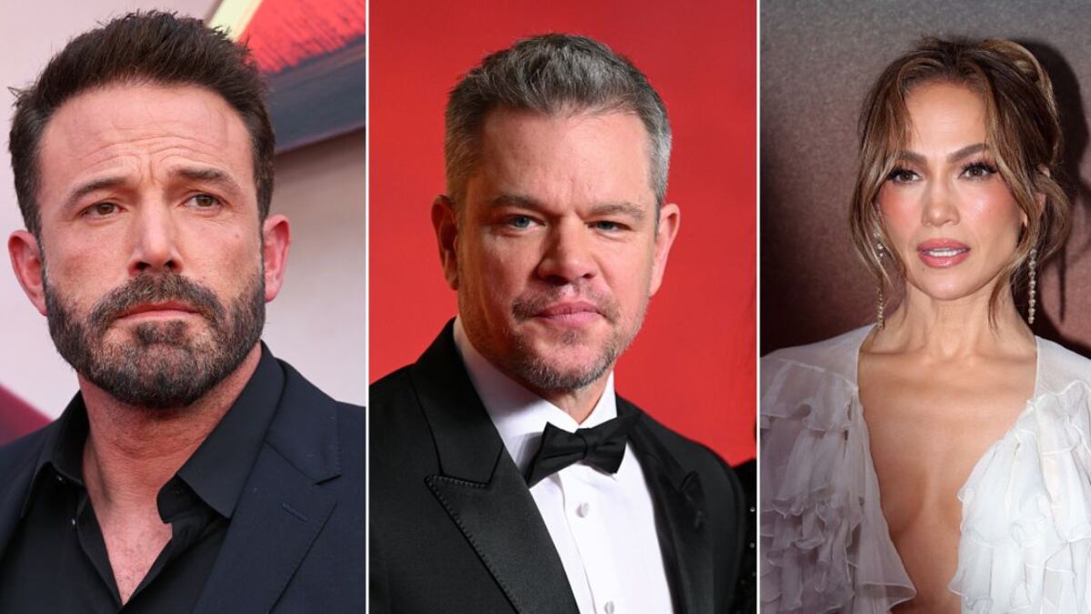 Mientras Matt Damon estaría apoyando a Ben Affleck, habría cometido una indiscreción sobre su relación con Jlo