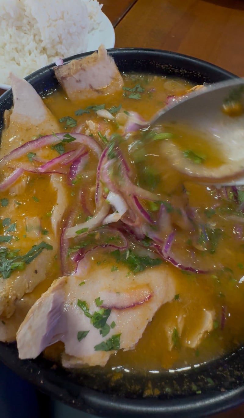El famoso encebollado de Queens