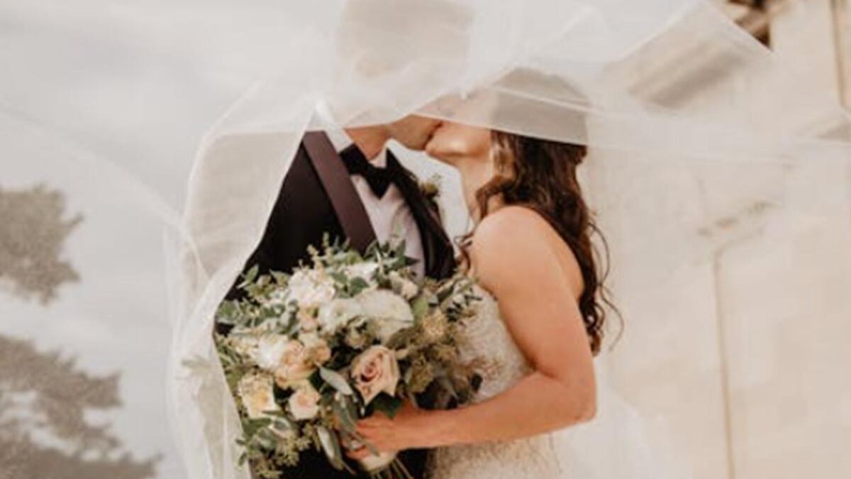 Pareja signos matrimonio