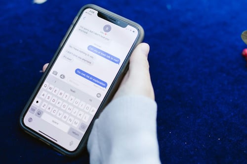 ¿Quieres pasar tus mensajes de texto de un teléfono a otro? Las formas para poder hacerlo