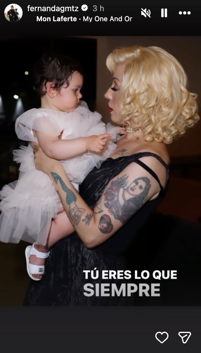 Mon Laferte deslumbra en el bautizo de la hija del Canelo