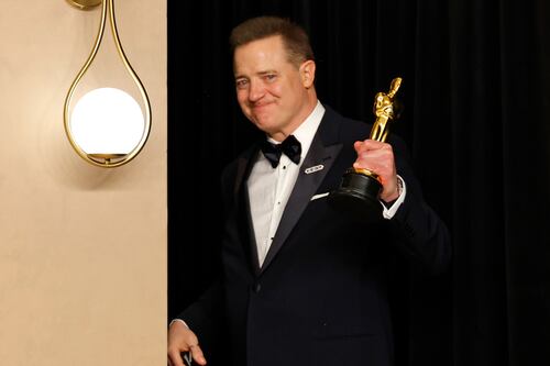 “Fuiste mi primer ‘crush’”: le gritan a Brendan Fraser y la reacción de su familia es la mejor