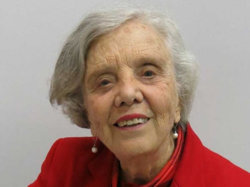 Vogue rinde homenaje a Elena Poniatowska con portada en su revista