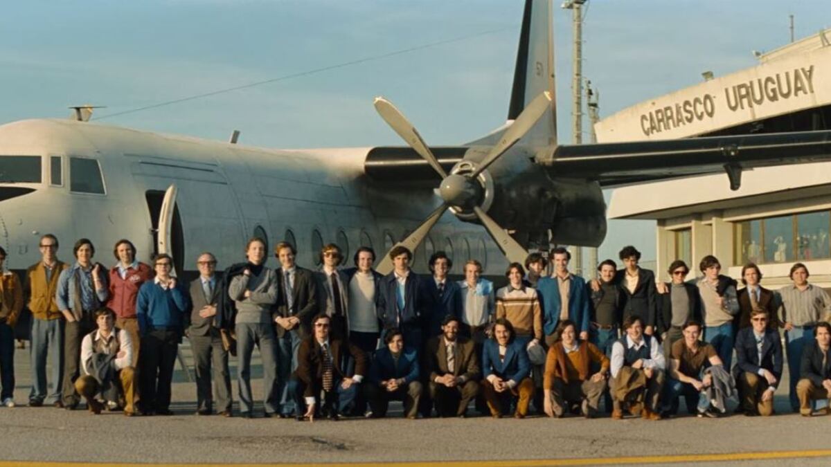 Escena de la película La sociedad de la nieve