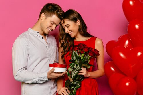 5 regalos que no puedes dar en San Valentín o atraerás la mala suerte a tu relación de pareja este 2025