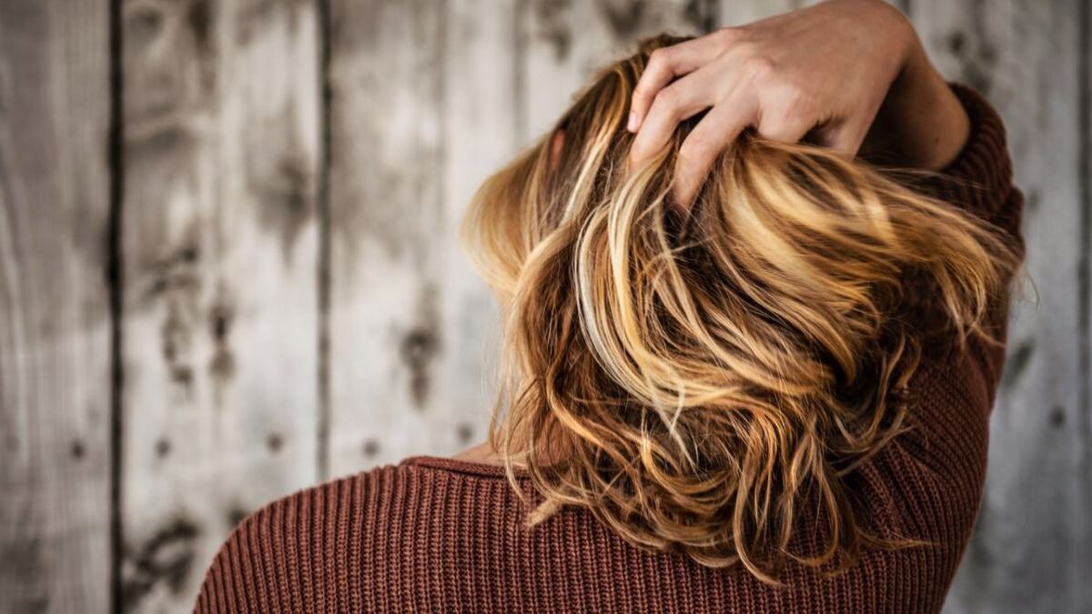 Los cortes de pelo que endurecen las facciones envejecen mucho la cara